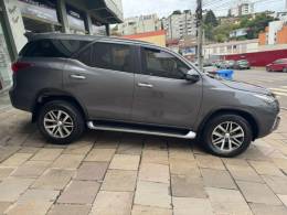 TOYOTA - HILUX SW4 - 2020/2020 - Cinza - Sob Consulta