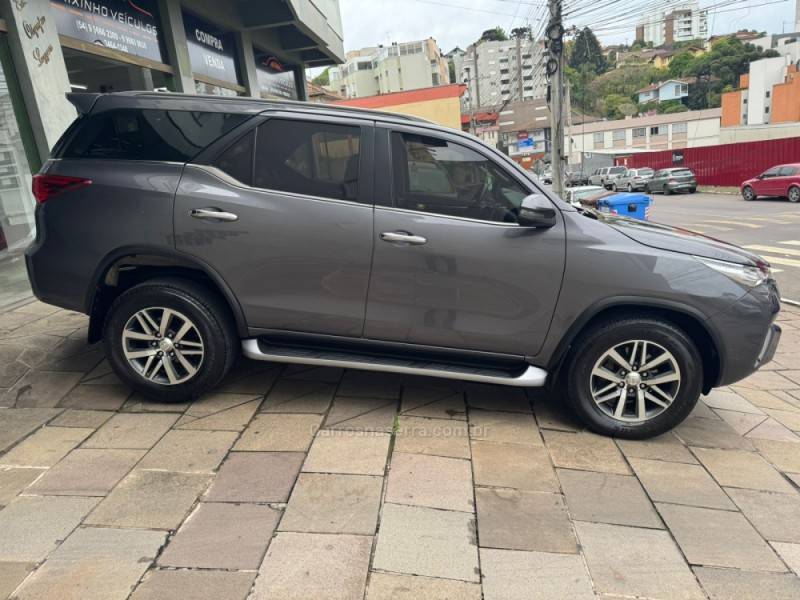 TOYOTA - HILUX SW4 - 2020/2020 - Cinza - Sob Consulta