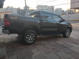 TOYOTA - HILUX - 2016/2016 - Preta - Sob Consulta