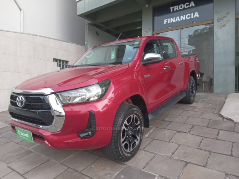 TOYOTA - HILUX - 2021/2021 - Vermelha - Sob Consulta