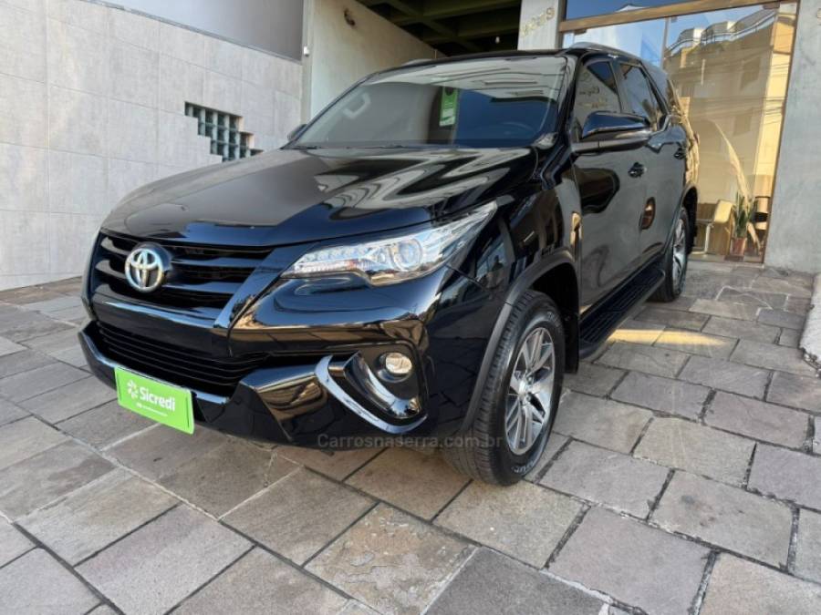 TOYOTA - HILUX SW4 - 2020/2020 - Preta - Sob Consulta
