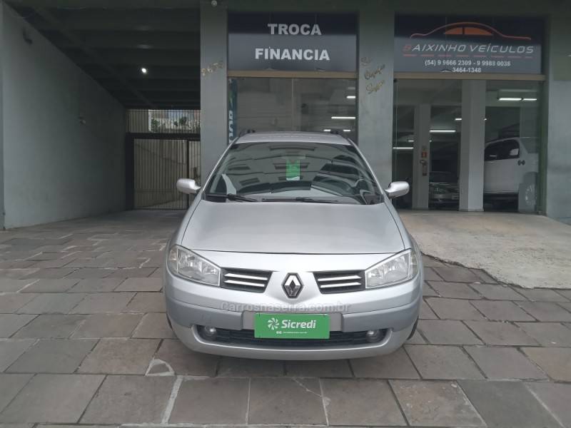 RENAULT - MÉGANE - 2011/2012 - Prata - R$ 36.900,00