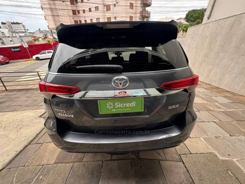 TOYOTA - HILUX SW4 - 2020/2020 - Cinza - Sob Consulta