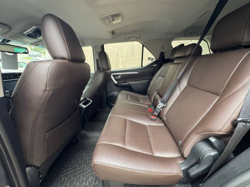 TOYOTA - HILUX SW4 - 2020/2020 - Cinza - Sob Consulta