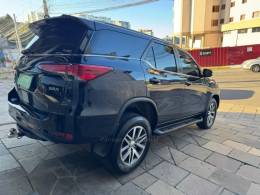 TOYOTA - HILUX SW4 - 2020/2020 - Preta - Sob Consulta