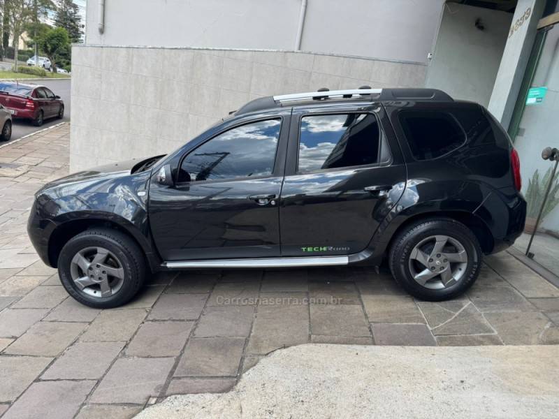RENAULT - DUSTER - 2013/2014 - Preta - R$ 53.900,00