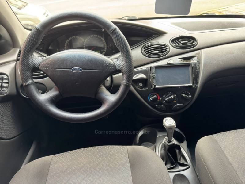 FORD - FOCUS - 2008/2008 - Prata - R$ 29.900,00