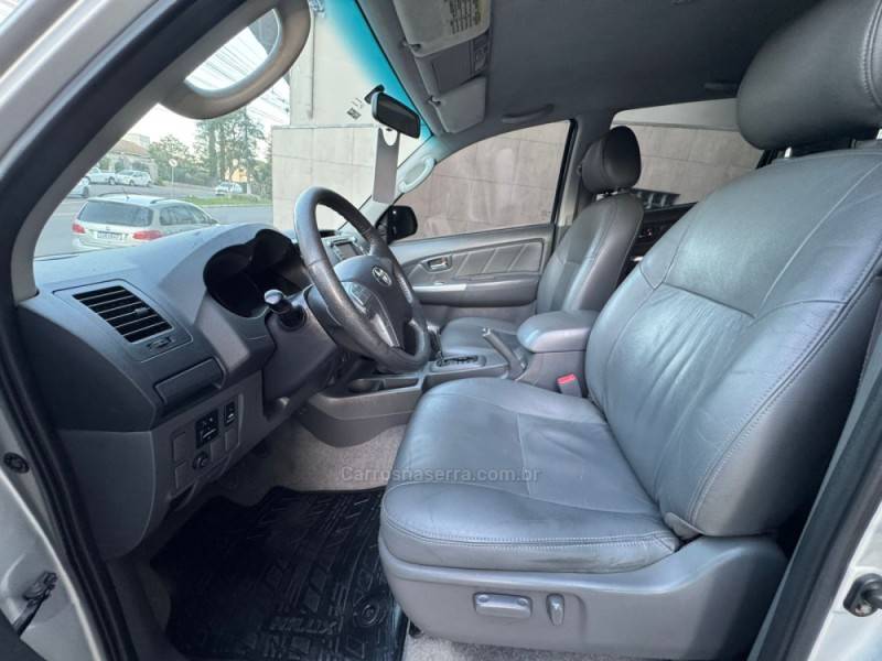 TOYOTA - HILUX - 2013/2013 - Prata - Sob Consulta