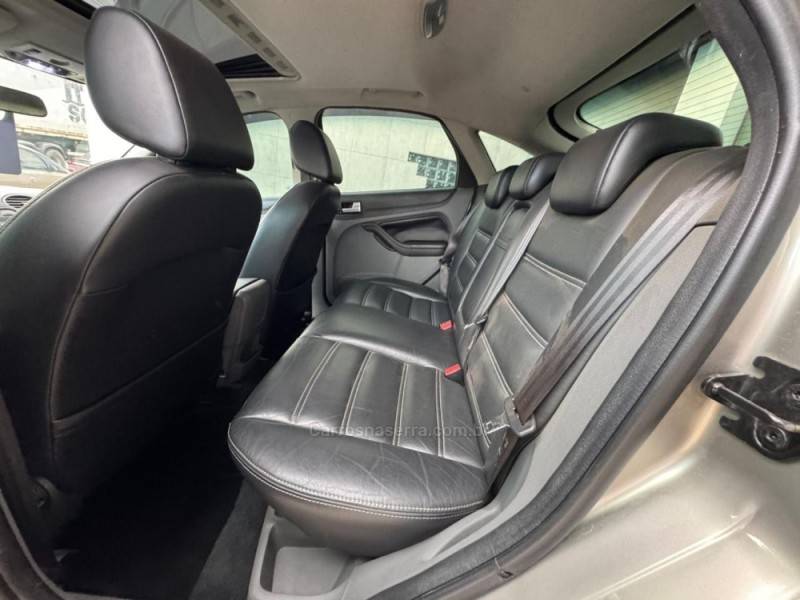 FORD - FOCUS - 2009/2009 - Dourada - Sob Consulta