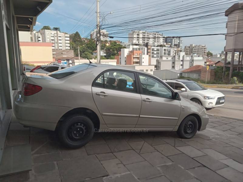 TOYOTA - COROLLA - 2005/2006 - Dourada - Sob Consulta