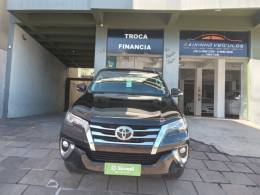TOYOTA - HILUX SW4 - 2017/2017 - Preta - Sob Consulta