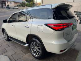 TOYOTA - HILUX SW4 - 2021/2021 - Branca - R$ 283.900,00