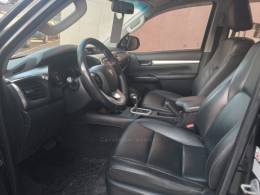 TOYOTA - HILUX - 2016/2016 - Preta - Sob Consulta