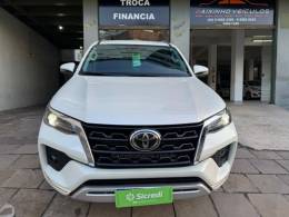 TOYOTA - HILUX SW4 - 2021/2021 - Branca - R$ 283.900,00