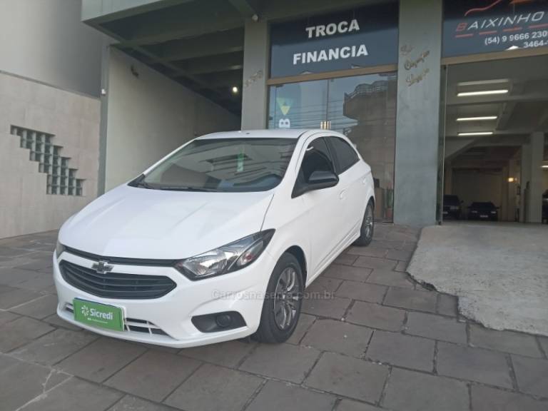 CHEVROLET - ONIX - 2021/2022 - Branca - R$ 59.800,00