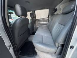 TOYOTA - HILUX - 2013/2013 - Prata - Sob Consulta