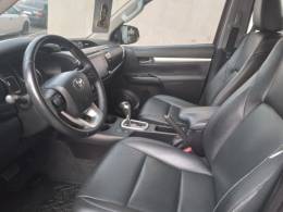 TOYOTA - HILUX - 2021/2021 - Vermelha - Sob Consulta