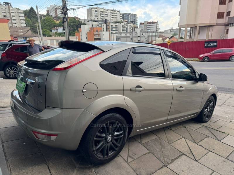 FORD - FOCUS - 2009/2009 - Dourada - R$ 47.900,00