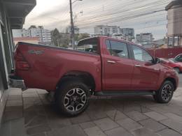 TOYOTA - HILUX - 2021/2021 - Vermelha - Sob Consulta