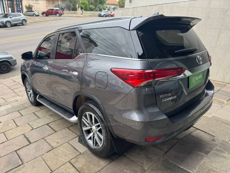 TOYOTA - HILUX SW4 - 2020/2020 - Cinza - Sob Consulta