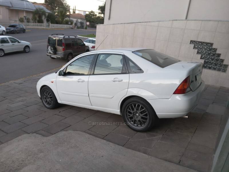 FORD - FOCUS - 2003/2003 - Branca - Sob Consulta