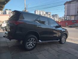 TOYOTA - HILUX SW4 - 2017/2017 - Preta - Sob Consulta