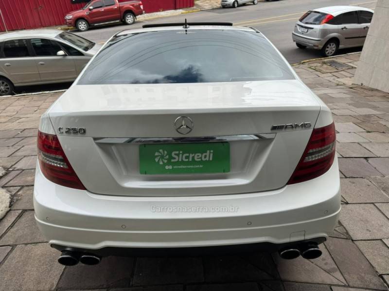 MERCEDES-BENZ - C 250 - 2012/2012 - Branca - R$ 84.900,00