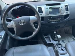 TOYOTA - HILUX - 2013/2013 - Prata - Sob Consulta
