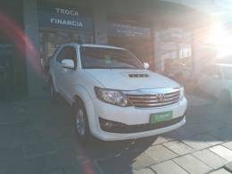 TOYOTA - HILUX SW4 - 2012/2013 - Branca - Sob Consulta