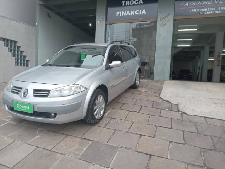 RENAULT - MÉGANE - 2011/2012 - Prata - R$ 36.900,00