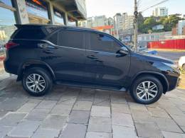 TOYOTA - HILUX SW4 - 2020/2020 - Preta - Sob Consulta
