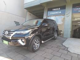 TOYOTA - HILUX SW4 - 2017/2017 - Preta - Sob Consulta
