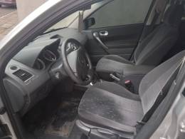 RENAULT - MÉGANE - 2011/2012 - Prata - R$ 36.900,00