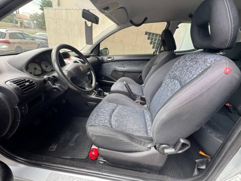 PEUGEOT - 206 - 2002/2002 - Prata - Sob Consulta