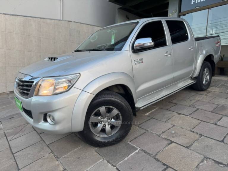 TOYOTA - HILUX - 2013/2013 - Prata - Sob Consulta
