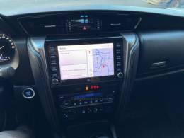 TOYOTA - HILUX SW4 - 2021/2021 - Branca - R$ 283.900,00