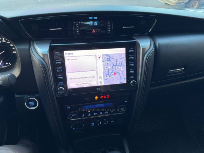 TOYOTA - HILUX SW4 - 2021/2021 - Branca - R$ 283.900,00