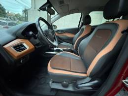 CHEVROLET - ONIX - 2016/2017 - Vinho - Sob Consulta