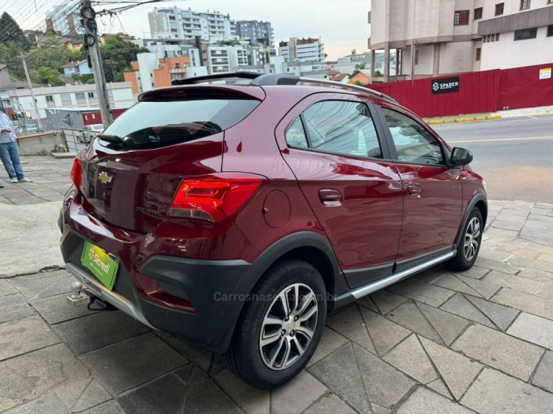 CHEVROLET - ONIX - 2016/2017 - Vinho - Sob Consulta